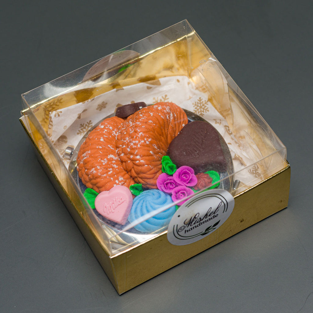 Джобно огледало с декорация от полимерна глина